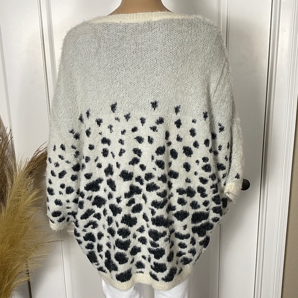 36 - PLUS SIZE ANIMAL PRINT SWEATER - Picture 5 of 9